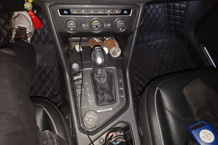 Used Volkswagen Tiguan 2018 380TSI Four-Wheel Drive R-Line Gear Lever