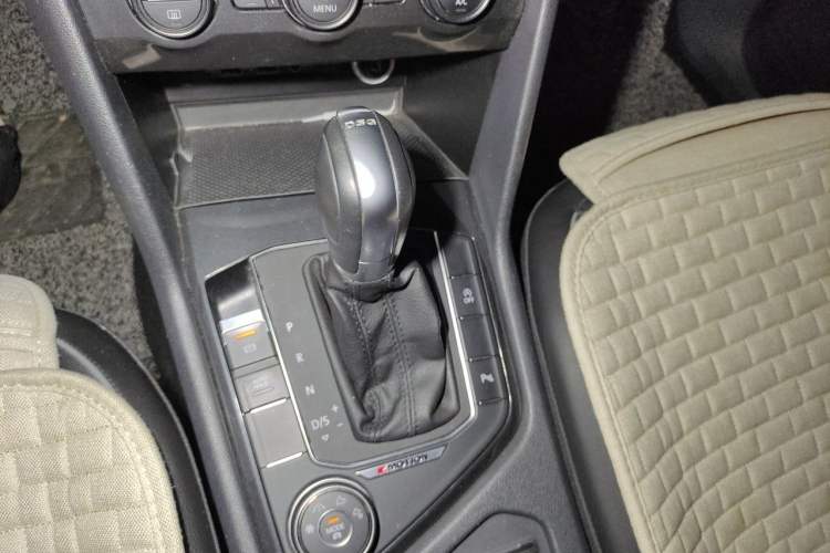 Used Volkswagen Tiguan 2018 330TSI All-Wheel-Drive Innovation Model Gear Lever