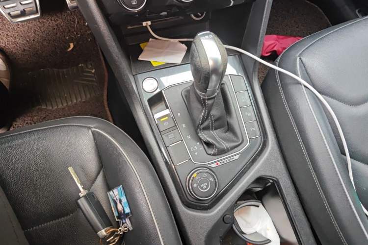 Used Volkswagen Tiguan 2018 380TSI Four-Wheel Drive R-Line Gear Lever