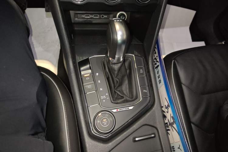 Used Volkswagen Tiguan 2018 330TSI All-Wheel-Drive Innovation Model Gear Lever