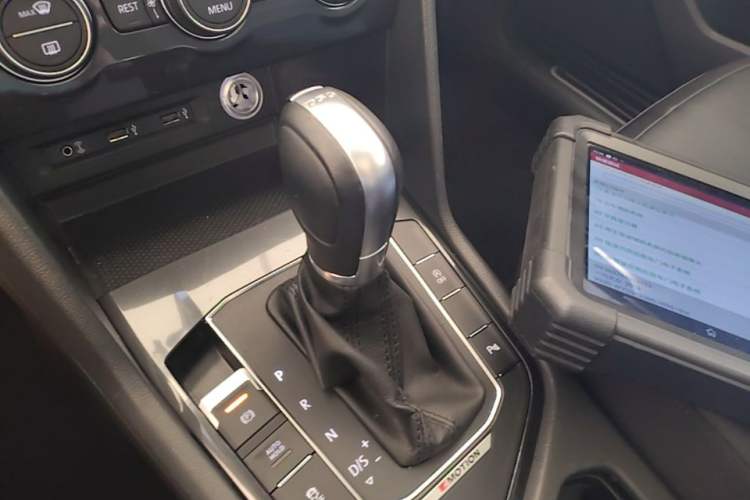 Used Volkswagen Tiguan 2018 330TSI All-Wheel-Drive Innovation Model Gear Lever