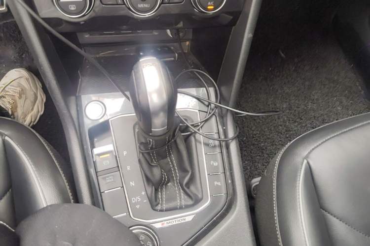 Used Volkswagen Tiguan 2018 380TSI Four-Wheel Drive R-Line Gear Lever