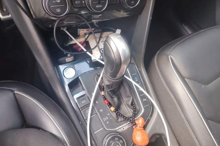 Used Volkswagen Tiguan 2018 380TSI Four-Wheel Drive R-Line Gear Lever