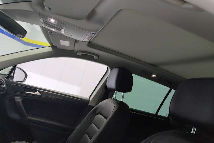 Used Volkswagen Tiguan 2018 330TSI All-Wheel-Drive Innovation Model Headliner