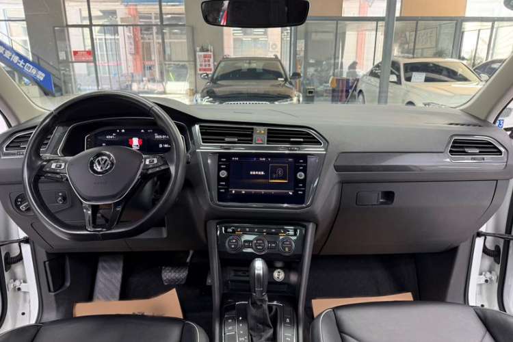 Used Volkswagen Tiguan 2018 330TSI All-Wheel-Drive Innovation Model Interior 1
