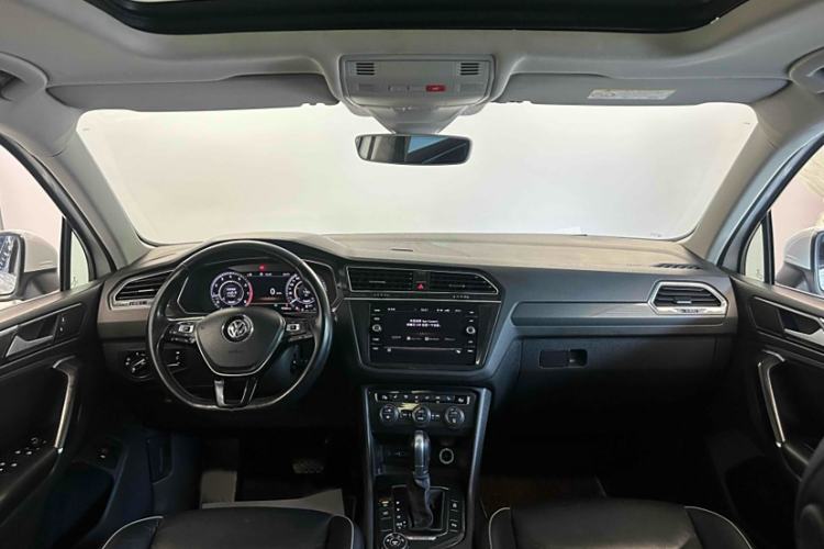 Used Volkswagen Tiguan 2018 330TSI All-Wheel-Drive Innovation Model Interior 1