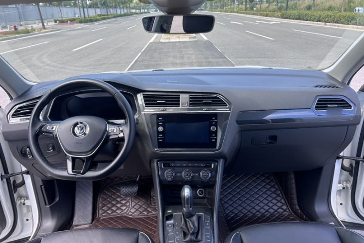 Used Volkswagen Tiguan 2018 330TSI All-Wheel-Drive Innovation Model Interior 1