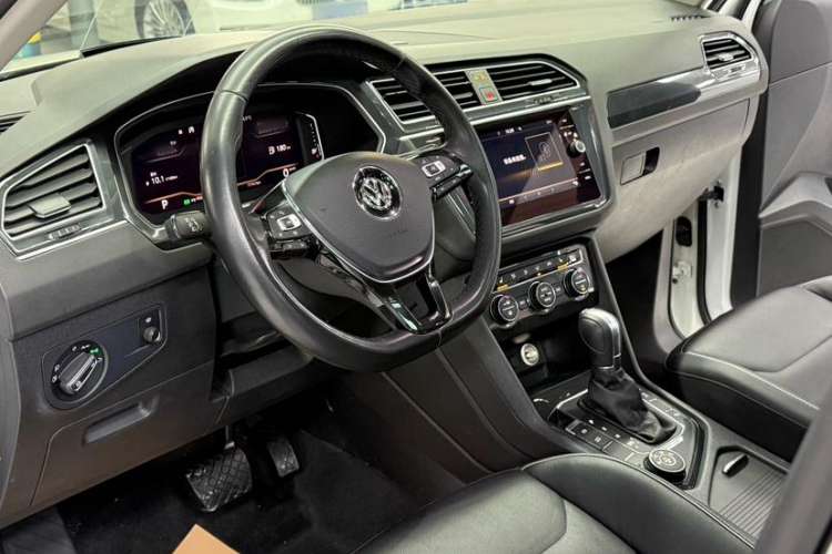 Used Volkswagen Tiguan 2018 330TSI All-Wheel-Drive Innovation Model Interior 2