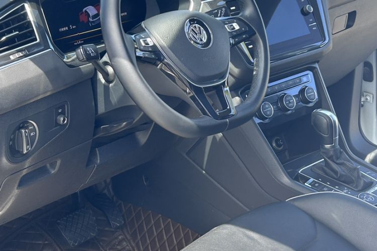 Used Volkswagen Tiguan 2018 330TSI All-Wheel-Drive Innovation Model Interior 2
