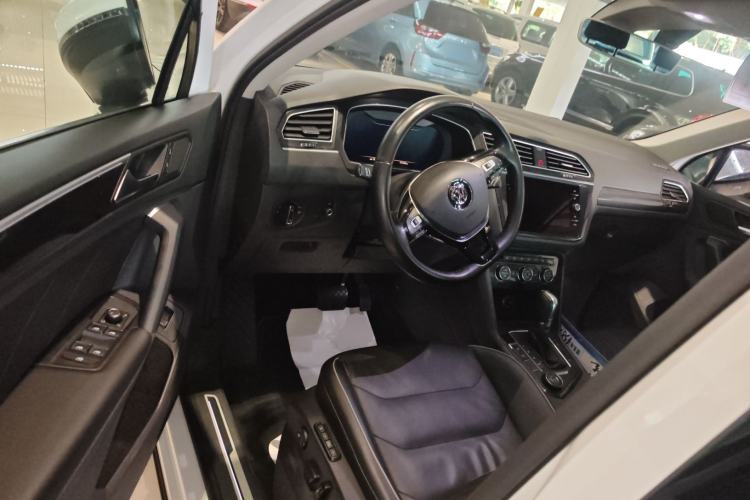Used Volkswagen Tiguan 2018 330TSI All-Wheel-Drive Innovation Model Interior 3