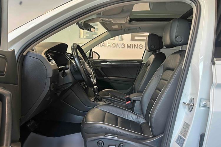 Used Volkswagen Tiguan 2018 330TSI All-Wheel-Drive Innovation Model Interior 3