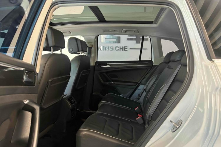 Used Volkswagen Tiguan 2018 330TSI All-Wheel-Drive Innovation Model Interior 4