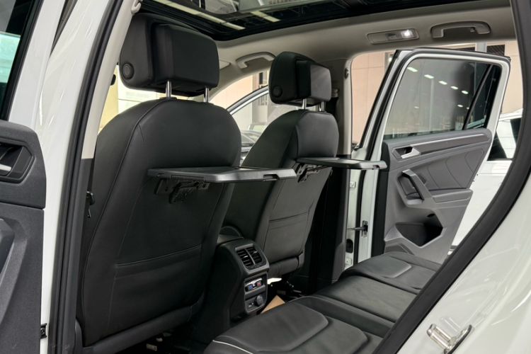 Used Volkswagen Tiguan 2018 330TSI All-Wheel-Drive Innovation Model Interior 5