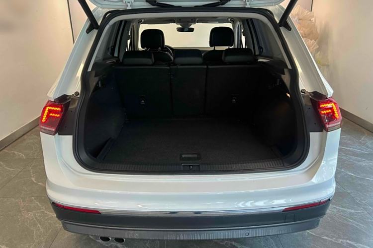 Used Volkswagen Tiguan 2018 330TSI All-Wheel-Drive Innovation Model Interior 5