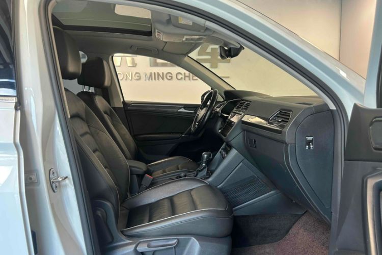 Used Volkswagen Tiguan 2018 330TSI All-Wheel-Drive Innovation Model Interior 7