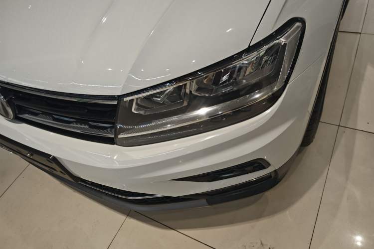 Used Volkswagen Tiguan 2018 330TSI All-Wheel-Drive Innovation Model Left Front Headlight