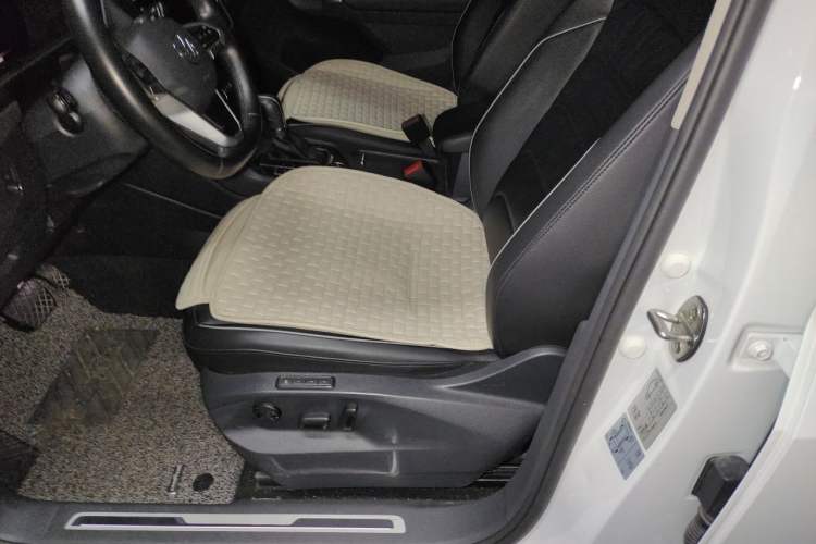 Used Volkswagen Tiguan 2018 330TSI All-Wheel-Drive Innovation Model Left Front Seat