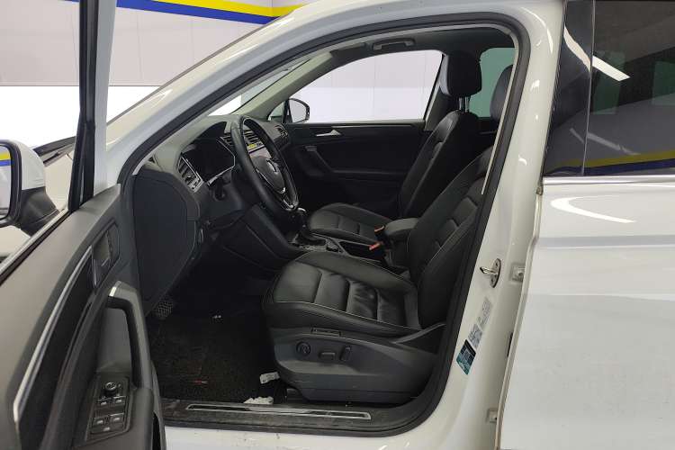 Used Volkswagen Tiguan 2018 330TSI All-Wheel-Drive Innovation Model Left Front Seat