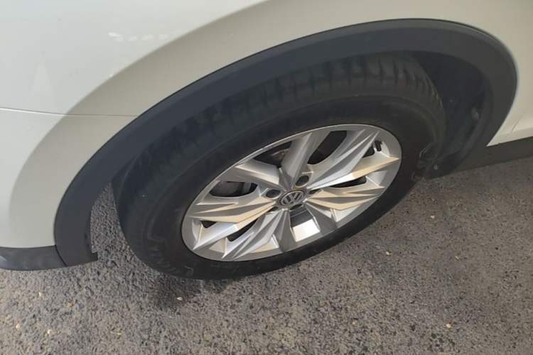 Used Volkswagen Tiguan 2018 330TSI All-Wheel-Drive Innovation Model Left Front Wheel Hub
