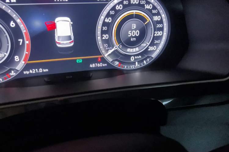 Used Volkswagen Tiguan 2018 330TSI All-Wheel-Drive Innovation Model Odometer Close Up