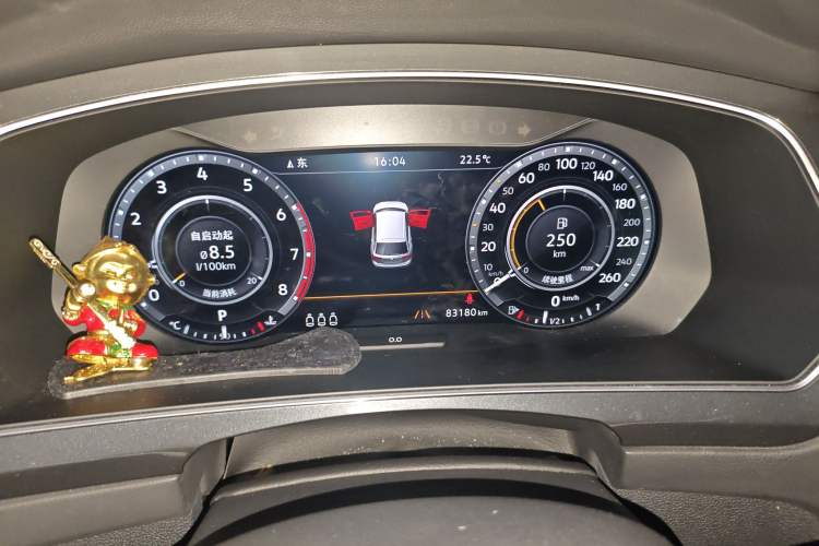 Used Volkswagen Tiguan 2018 380TSI Four-Wheel Drive R-Line Odometer Close Up