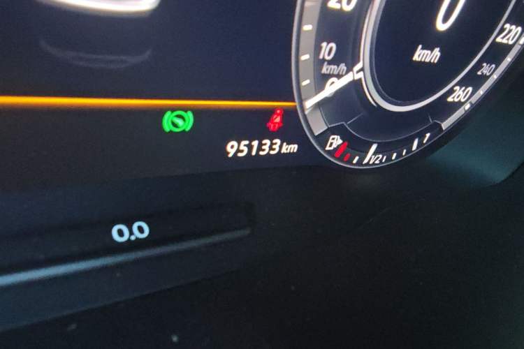 Used Volkswagen Tiguan 2018 330TSI Four-Wheel Drive High-End Model Odometer Close Up