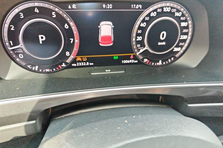 Used Volkswagen Tiguan 2018 380TSI Four-Wheel Drive R-Line Odometer Close Up