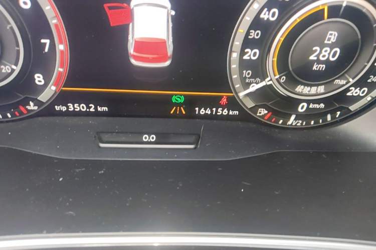 Used Volkswagen Tiguan 2018 380TSI Four-Wheel Drive R-Line Odometer Close Up