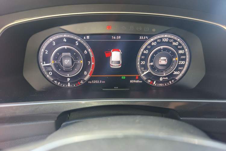 Used Volkswagen Tiguan 2018 330TSI All-Wheel-Drive Innovation Model Odometer Close Up