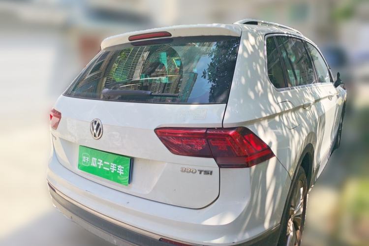 Used Volkswagen Tiguan 2018 330TSI All-Wheel-Drive Innovation Model Rear Right 45 Deg