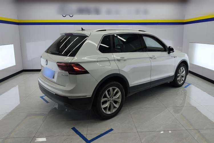 Used Volkswagen Tiguan 2018 330TSI All-Wheel-Drive Innovation Model Rear Right 45 Deg