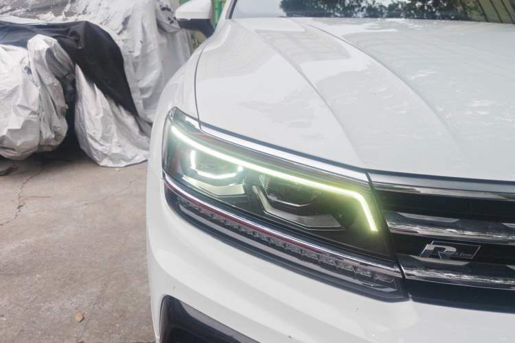 Used Volkswagen Tiguan 2018 380TSI Four-Wheel Drive R-Line Right Front Headlight