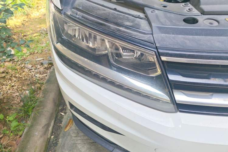 Used Volkswagen Tiguan 2018 330TSI All-Wheel-Drive Innovation Model Right Front Headlight