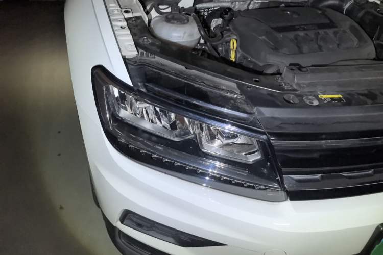 Used Volkswagen Tiguan 2018 330TSI All-Wheel-Drive Innovation Model Right Front Headlight