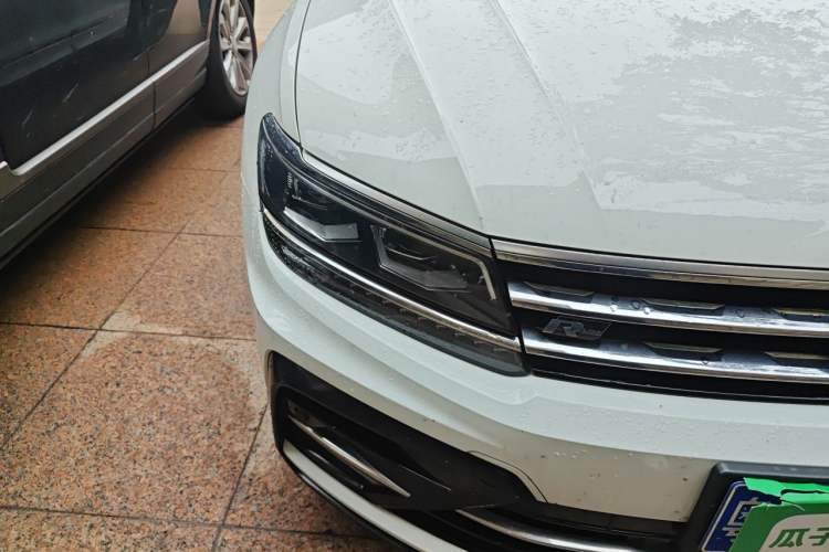 Used Volkswagen Tiguan 2018 380TSI Four-Wheel Drive R-Line Right Front Headlight