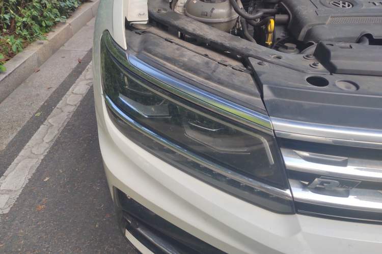 Used Volkswagen Tiguan 2018 380TSI Four-Wheel Drive R-Line Right Front Headlight
