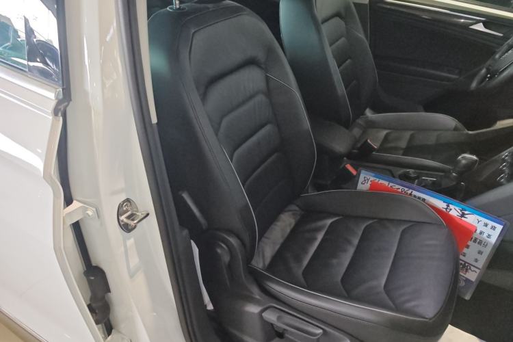 Used Volkswagen Tiguan 2018 330TSI All-Wheel-Drive Innovation Model Right Front Seat