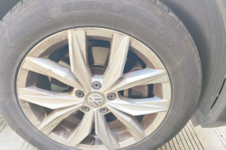 Used Volkswagen Tiguan 2018 330TSI All-Wheel-Drive Innovation Model Right Front Wheel Hub