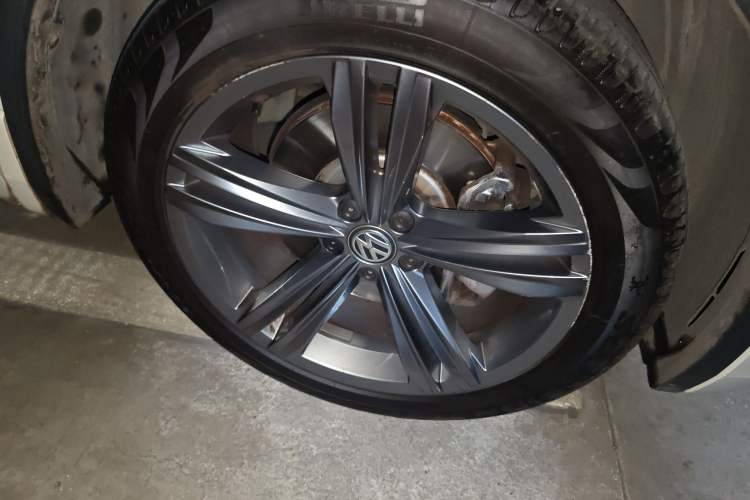 Used Volkswagen Tiguan 2018 380TSI Four-Wheel Drive R-Line Right Front Wheel Hub