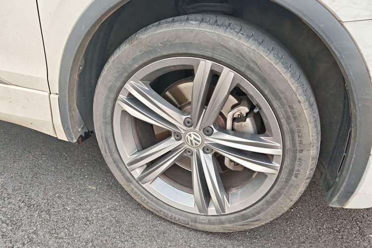 Used Volkswagen Tiguan 2018 380TSI Four-Wheel Drive R-Line Right Front Wheel Hub