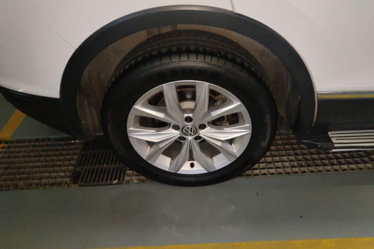 Used Volkswagen Tiguan 2018 280TSI Two-Wheel-Drive Elite Version Right Rear Wheel Hub