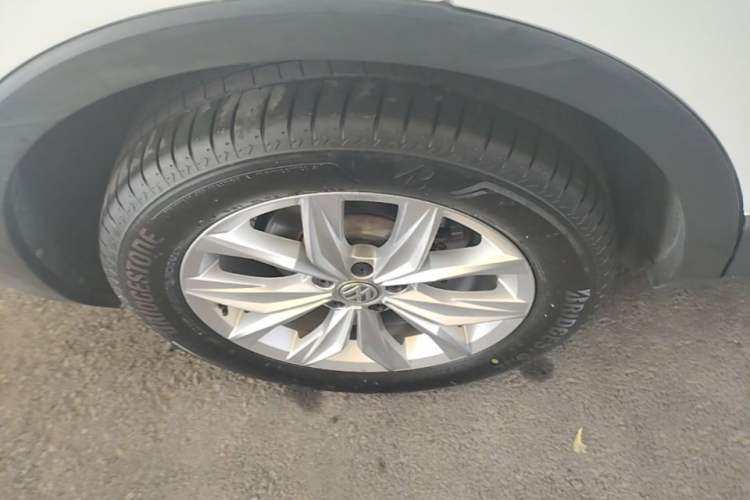 Used Volkswagen Tiguan 2018 330TSI All-Wheel-Drive Innovation Model Right Rear Wheel Hub