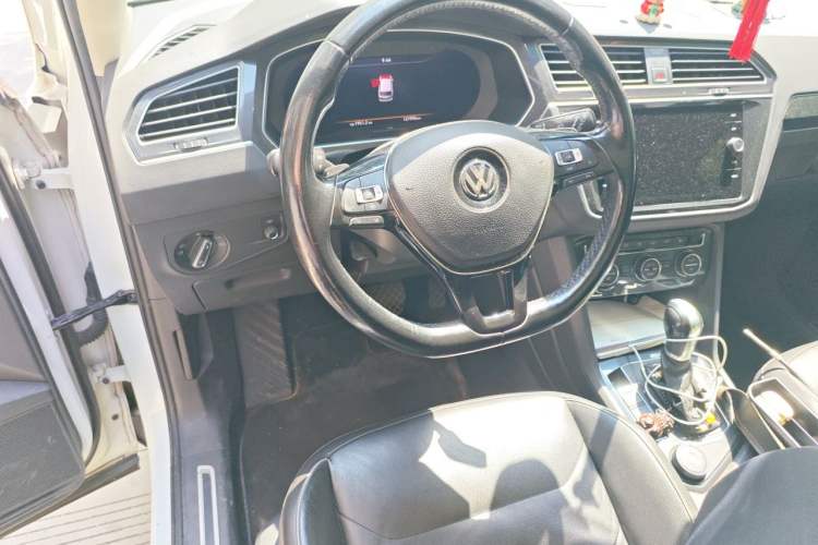 Used Volkswagen Tiguan 2018 330TSI All-Wheel-Drive Innovation Model Steering Wheel