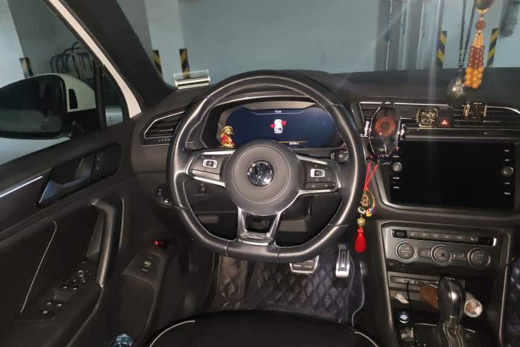 Used Volkswagen Tiguan 2018 380TSI Four-Wheel Drive R-Line Steering Wheel
