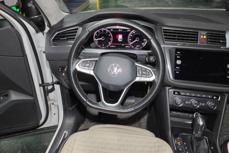 Used Volkswagen Tiguan 2018 330TSI All-Wheel-Drive Innovation Model Steering Wheel