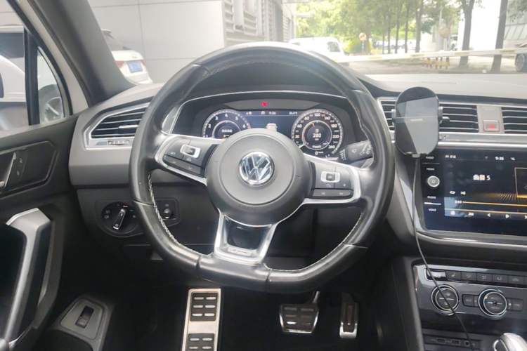 Used Volkswagen Tiguan 2018 380TSI Four-Wheel Drive R-Line Steering Wheel