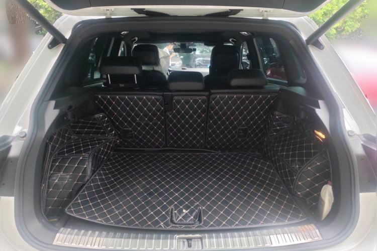 Used Volkswagen Tiguan 2018 380TSI Four-Wheel Drive R-Line Trunk