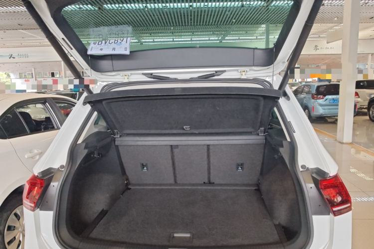 Used Volkswagen Tiguan 2018 330TSI All-Wheel-Drive Innovation Model Trunk