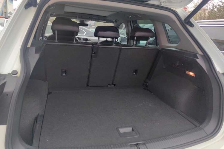 Used Volkswagen Tiguan 2018 330TSI All-Wheel-Drive Innovation Model Trunk