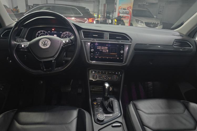Used Volkswagen Tiguan 2018 330TSI All-Wheel-Drive Innovation Model Center Console